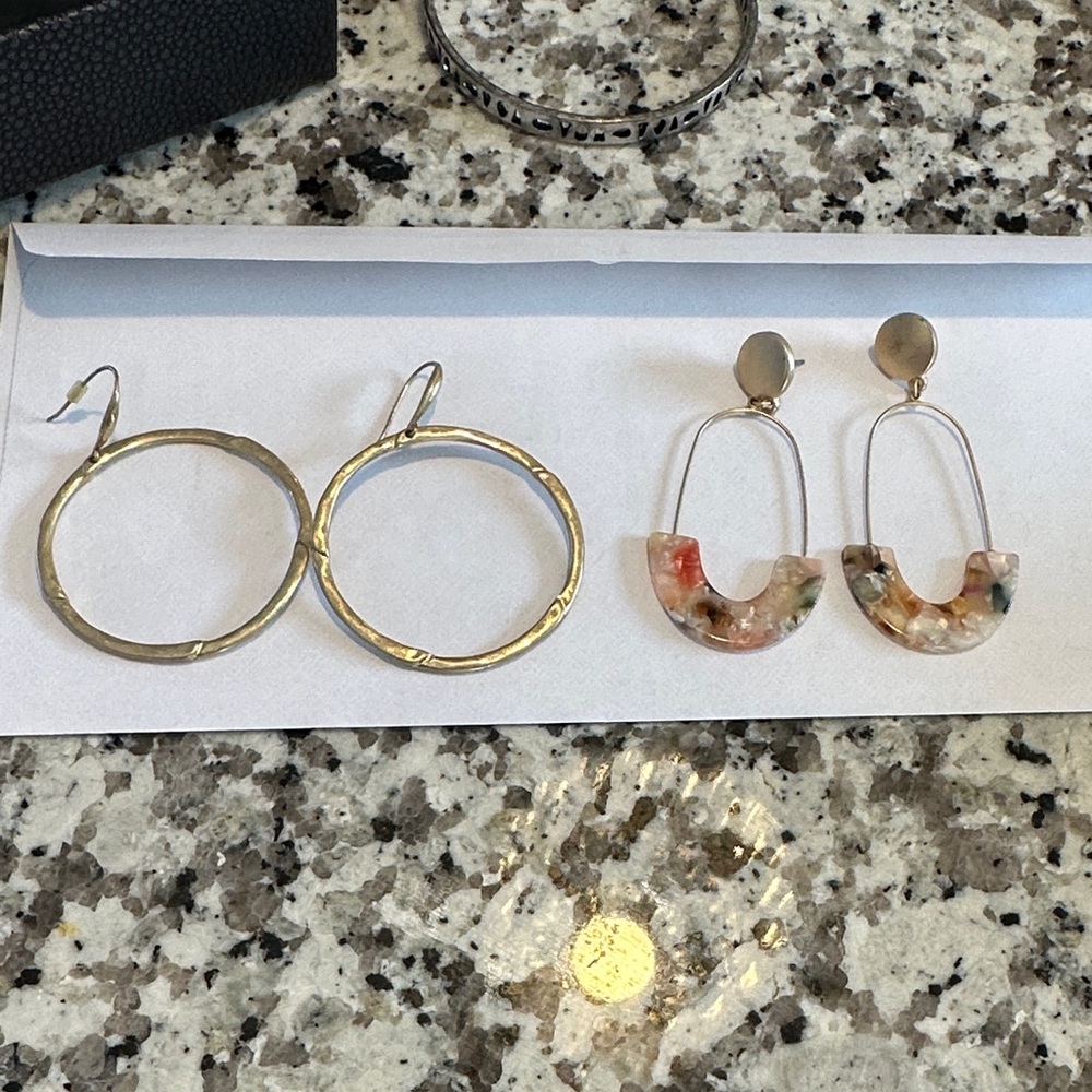 Lot 2 pair gold  earrings